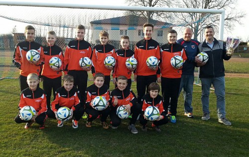 Spedition W. Roth sponsert neue Bälle