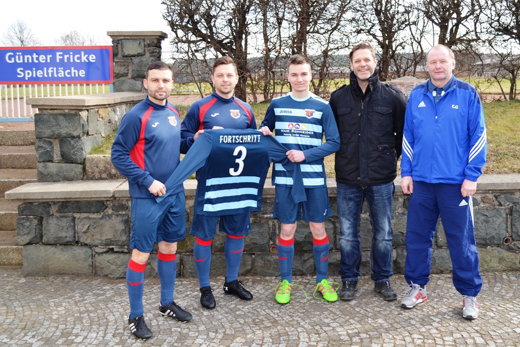 Neue Trikots für 1. Mannschaft