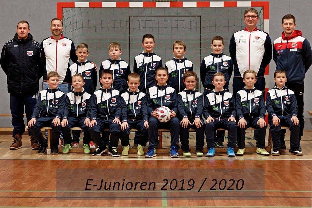 Neue Trainingsanzüge für unsere E-Junioren